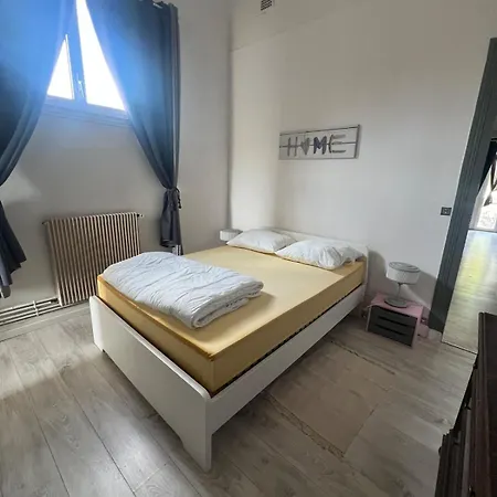 A 50m De La A شقة *